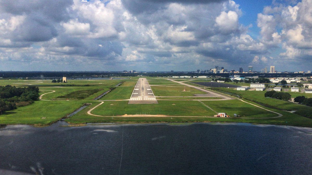 delvallepj's tweet image. A mile of road will give you just that, but a mile of runway will make you spend $200 for breakfast 😂 #funflying #korl