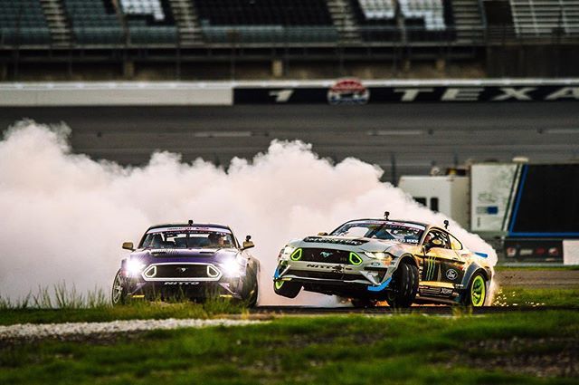 Some serious three wheel motion in practice with my boy <a href="/chelseadenofa/">Chelsea DeNofa</a>, but it’s about time to take it to the Top 32!! Stream it live on my Facebook page starting 1:45 CDT! #fdtx #formuladrift 📷: @emotiveimage
