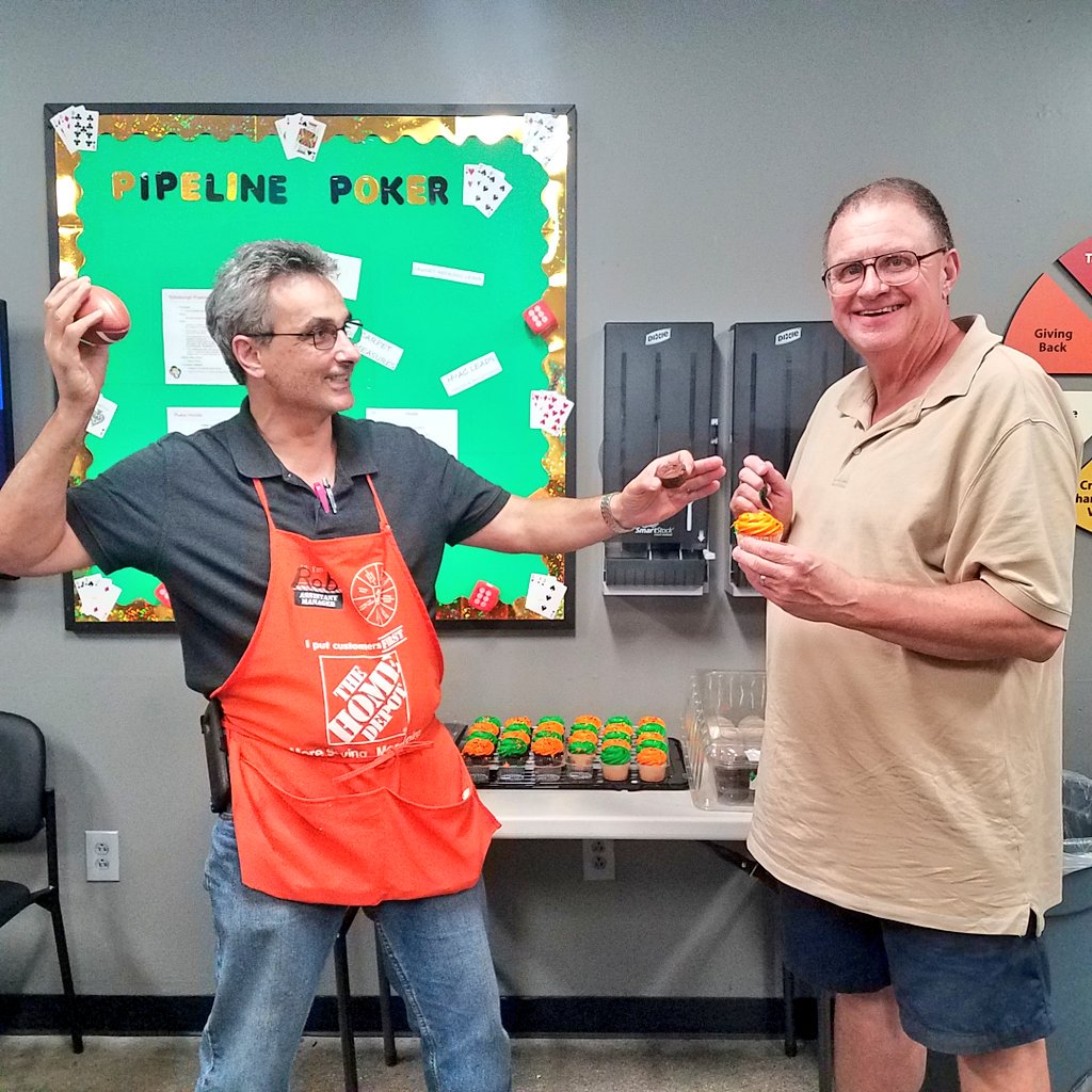 HollyLynn991462's tweet photo. Share In Our Success! Celebrating with great food and awesome associates! Weekend celebration is in full swing!
#SteelCitySquad 
#Successsharing2018 
#GreenMachine4126 https://t.co/nIG5fFlr7d