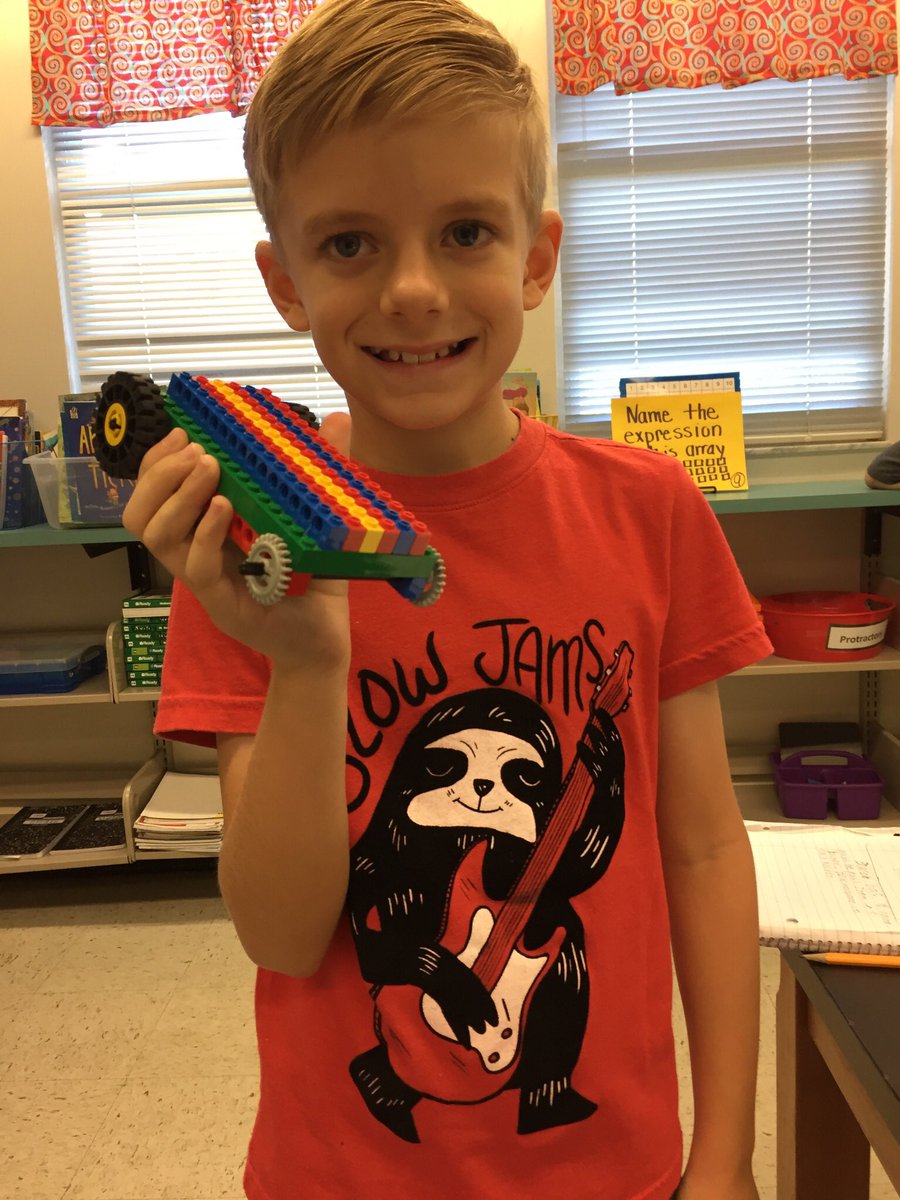 sellis216's tweet photo. @HCLithiaSprings #Legoprojects #terrificthirdgraders. Multiplying and dividing with arrays https://t.co/bQJjIrDTxz