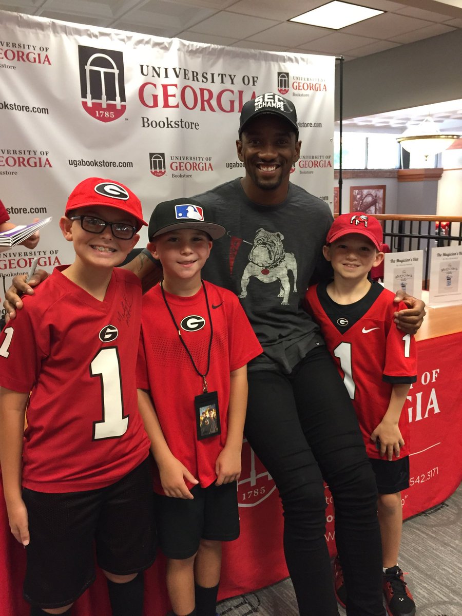 nes2ndgrade's tweet photo. Northside 3rd graders meeting a favorite author! @MalcolmJarod @ReadWithMalcolm #welovemalcolm 
#superreaders https://t.co/ryORZ91DKu