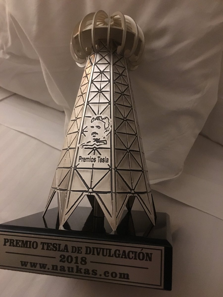 farmagemma's tweet photo. Me he traído esto a casa y no puedo estar más emocionada😍

Este años nosotros, pero se lo merecen también cientos de divulgadores que, cuando salen de su día “normal”, dedican sus esfuerzos a acercar la ciencia

Porque sin ciencia no hay futuro

Gracias siempre @Naukas_com ❤️ https://t.co/yTlc96TuJr