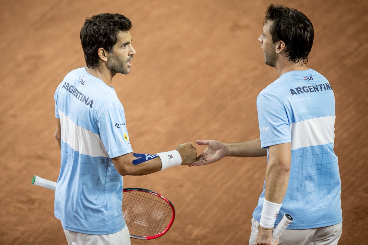 DiarioOle's tweet photo. #CopaDavis ¡Argentina volvió al grupo Mundial! Machi González y Horacio Zeballos le ganaron 6-3, 7-6, 6-7, 4-6 y 6-4 a la dupla colombiana Gómez - Rodríguez ➡ https://t.co/c3PuMPFbv7 https://t.co/3gAudWMyOZ