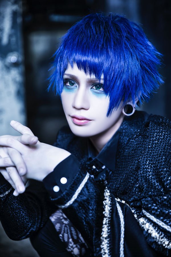 _VKholic_'s tweet photo. #UNDEUX's new look 
+ new maxi single 「安藤の雌豚-ドメスティック製法-」(Andou no Mabuta -Domestic Seihou-) to be released on November 24th
+ MV spot https://t.co/R28Nqtgkl9

Gt. #ALu
Gt. #Kai
Ba. #Gano
Dr. #Luchat

#vk #vkei #visualkei https://t.co/L6vWrQo2pY