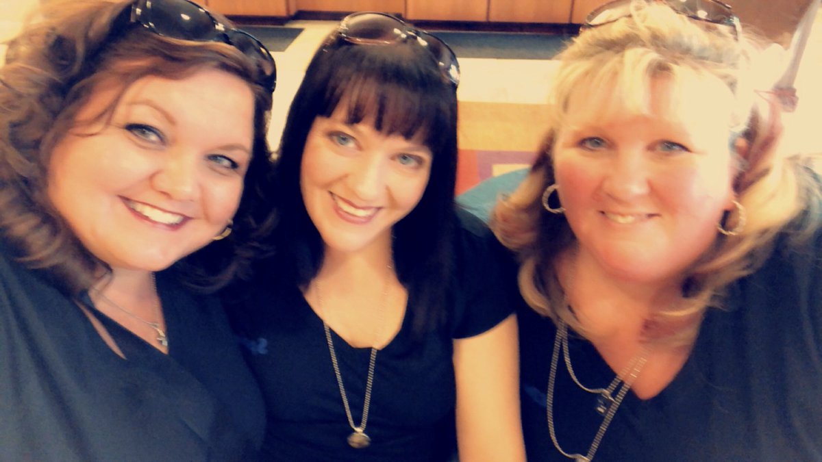 springs95's tweet photo. With @deedeerbug and @KDiva223 at #tailgatentallboys patiently waiting to see @jrodfromoz @leebrice #birthdayweekend #michigangirls #livemusic #countrymusic #cheers @TheIronSeth @shawnscruggs @ZDrumz https://t.co/yj08Q29g0R
