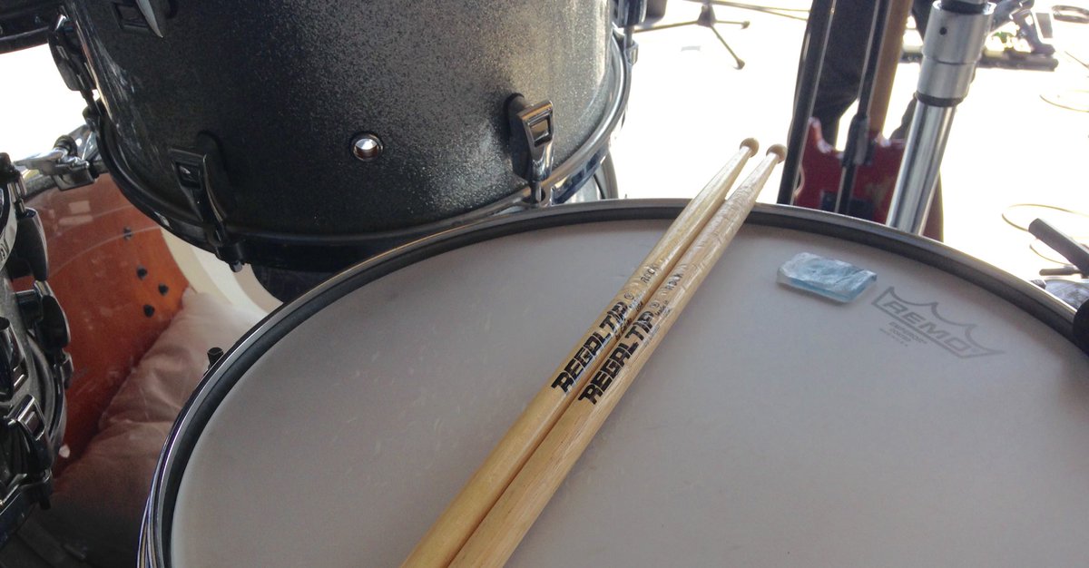 dark_orchard's tweet photo. Ready to rock at the Wasaga Beach Blues Festival. @RegalTipSticks @Johnnymaxband https://t.co/aTzkFkrlcr