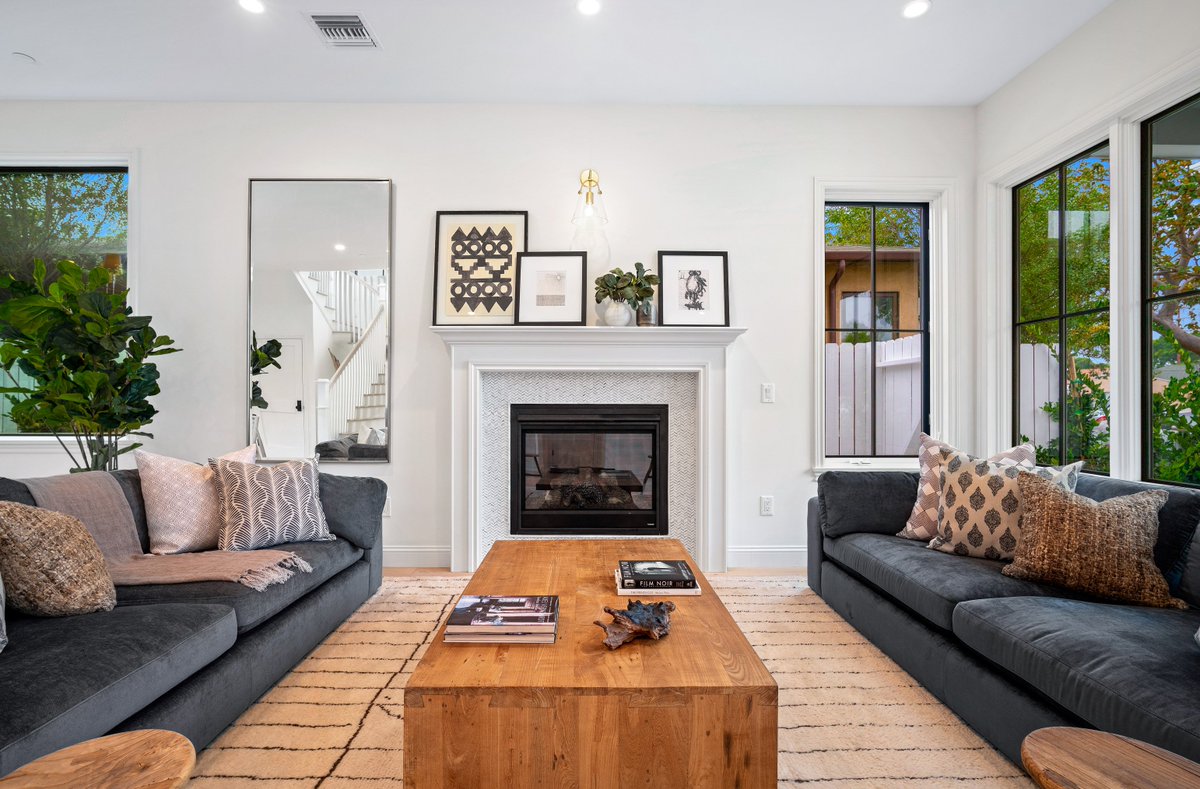 LaurieWoolner's tweet photo. 🏡OPEN Sunday From 2-5 PM!🏡
3552 Greenwood Ave | 90066 4 Bed | 4.5 Bath | 2751 Sq. FT.
Offered at $2,495,000
#MarVista #LosAngelesRealEstate #VeniceRealEstate #MArVistaRealEstate #TinyButMighty 
#WoolnerGroup #Calililving #Realestate #InteriorDesign #design #Architecture https://t.co/AT3kyq8MMV