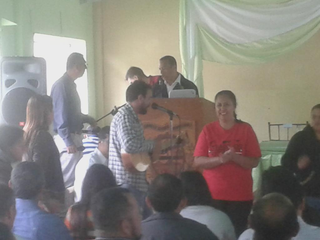 DarwinCast73's tweet photo. Actividad central de entrega de mesa sillas a instituciones educativas del municipio #Bocono a cargo de las autoridades @GrimanLaidely @RangelSilva4F @RosangelaOrozco @GudinoYolmar @alejandro_gc23 Gracias a nuestro presidente obrero @NicolasMaduro y al ministro @JauaMiranda https://t.co/KKkkRJexpP