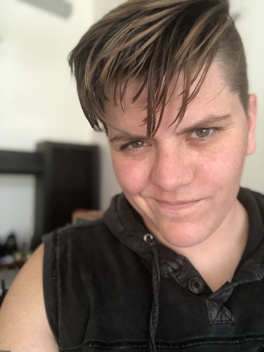 Asand101423's tweet image. It’s 90+ degrees outside and I am not a fan of it at all. Taking a break from packing and I feel gross. #ilookrough #Iwantfallweather #givemethecold