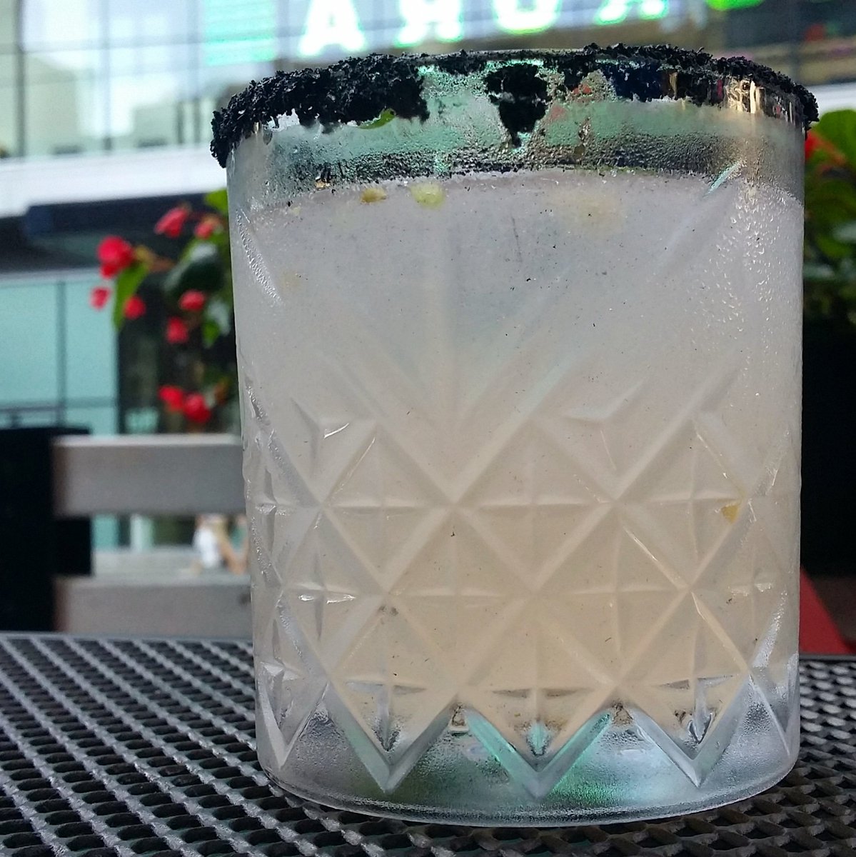 DilettanteDiana's tweet photo. Cheers to Saturday afternoons sipping crafted cocktails with friends on King Street West #Toronto #craftedcocktails #kingstpilotproject #kingstreeteats #kingstreetwest https://t.co/RQpE6n7M4k