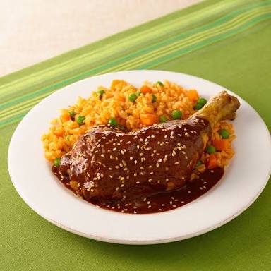 джовен поблано. Mole poblano блюдо. Mole poblano блюдо. соус mole. Mole poblano блюдо.