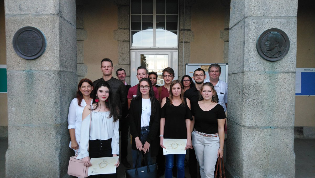 eric_gougeaud's tweet photo. Cérémonie de diplômes #bac #BTS au lycée @LBourdan @aclimoges en présence de @michelvergnier. Félicitations aux lauréats et aux équipes pédagogiques qui ont accompagné leurs élèves vers la réussite. https://t.co/xha8OkHnRE