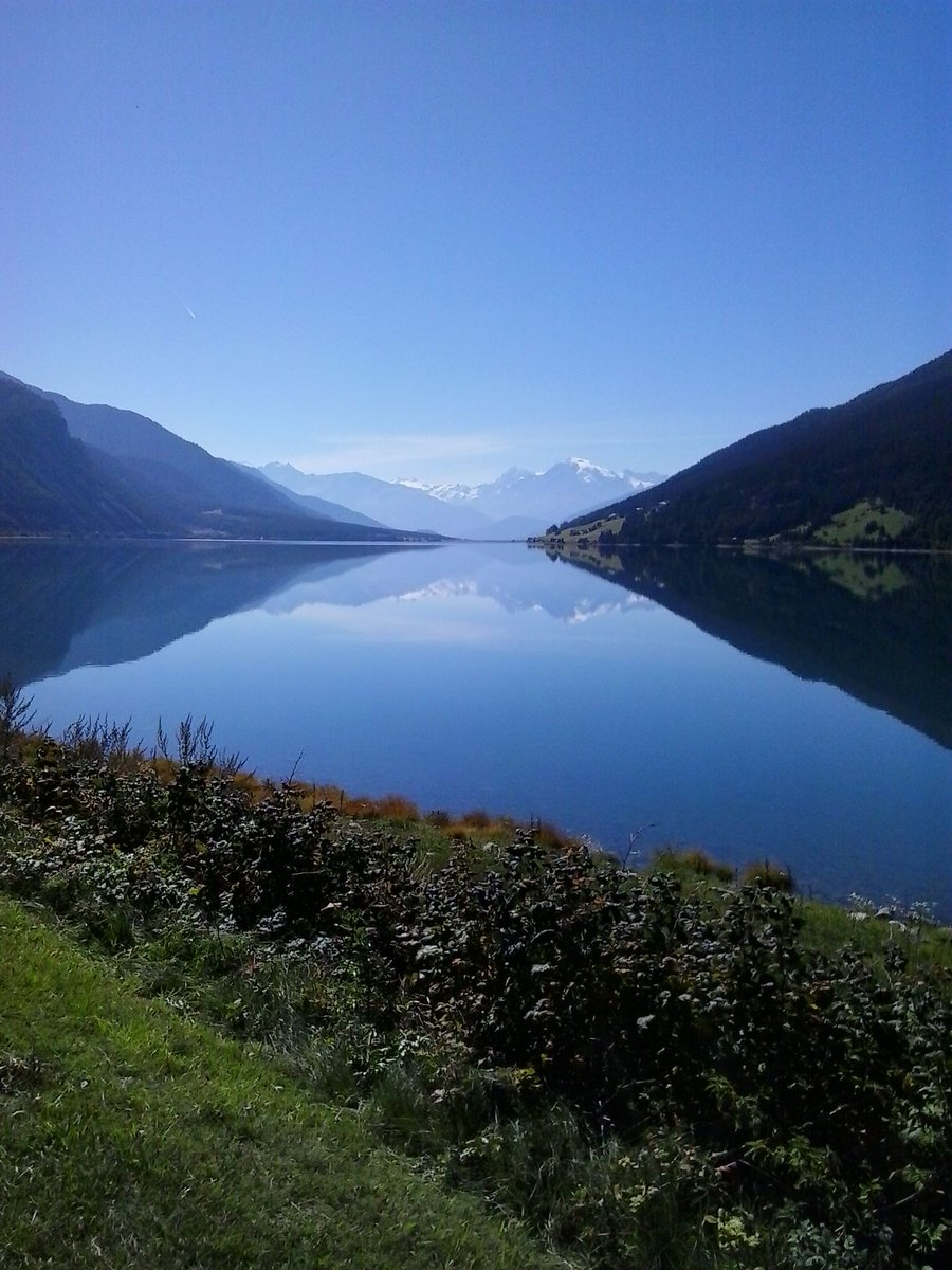 #Herbst #Reschensee #Nauders #Tirol - ein traumhafter Herbsttag bei uns am #Dreiländereck 😍 😎 buff.ly/2x8iJkh