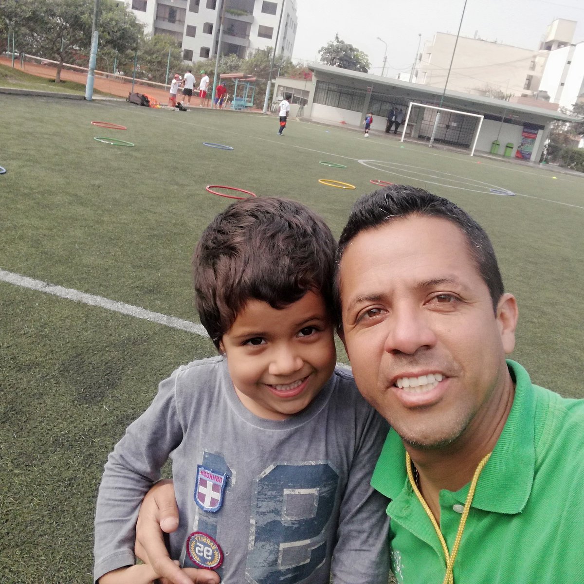 Johanicolas's tweet photo. ARRANCAMOS CON OTRO EVENTO CON UN MUY BUEN AYUDANTE 👨‍👦👍🏻💪🏻

#aseguirsumando https://t.co/aHCOXnLlYO