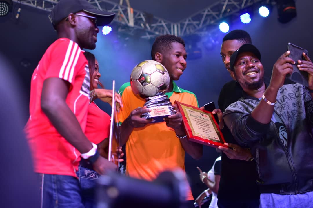 SHEWENZI's tweet photo. Stand up for the Champion!!!!
Titi Kone from iIvory Coast becomes The African Freestyle Footballer of the Year and goes home with a $3000 Cheque and a brand new car courtesy GAC MOTOR
#AFFC18 #FeetAndTricks #LetYourFeetDoTheTrick
https://t.co/gempgt58XY