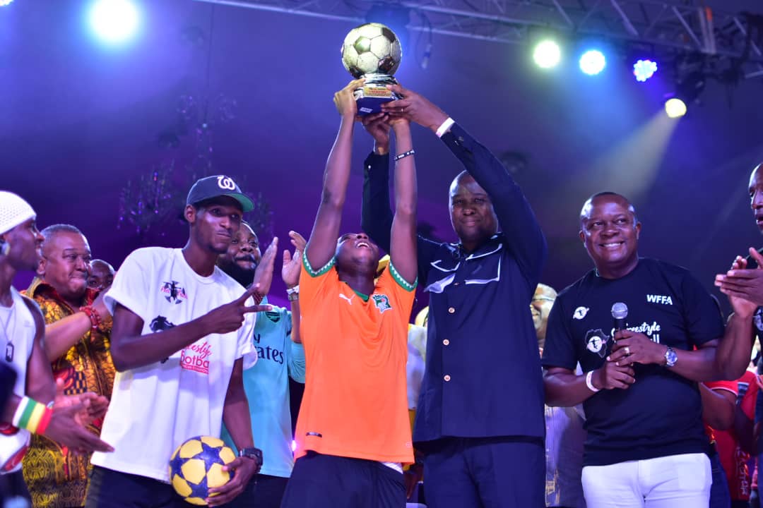 SHEWENZI's tweet photo. Stand up for the Champion!!!!
Titi Kone from iIvory Coast becomes The African Freestyle Footballer of the Year and goes home with a $3000 Cheque and a brand new car courtesy GAC MOTOR
#AFFC18 #FeetAndTricks #LetYourFeetDoTheTrick
https://t.co/gempgt58XY