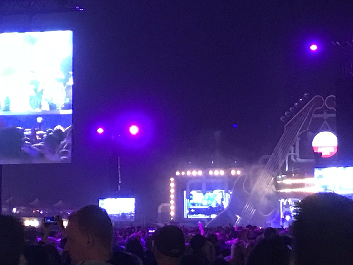 Laten we proosten op het leven! En zo ist! #Vliegendevrienden #mooifeest