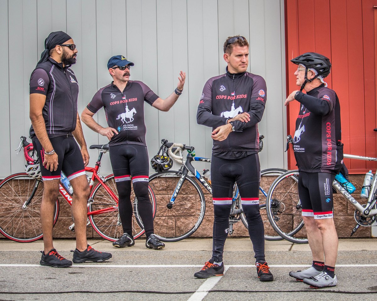 OliverChronicle's tweet photo. PHOTOS: Cops for Kids ride through #oliverbc #Copsforkids #RCMP https://t.co/Xj5CQY9Kcg https://t.co/WzjQAq0U9e