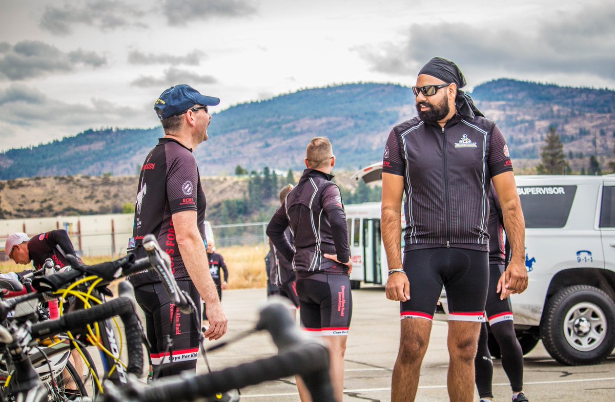 OliverChronicle's tweet photo. PHOTOS: Cops for Kids ride through #oliverbc #Copsforkids #RCMP https://t.co/Xj5CQY9Kcg https://t.co/WzjQAq0U9e