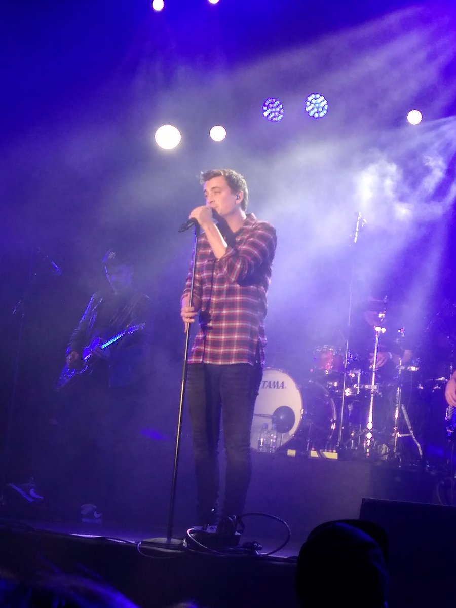 deblocksarah's tweet photo. @Destadsbader twas een top optreden in Puurs ik kijk al uit naar Sportpaleis. Tot dan https://t.co/bsiPgpC2Px