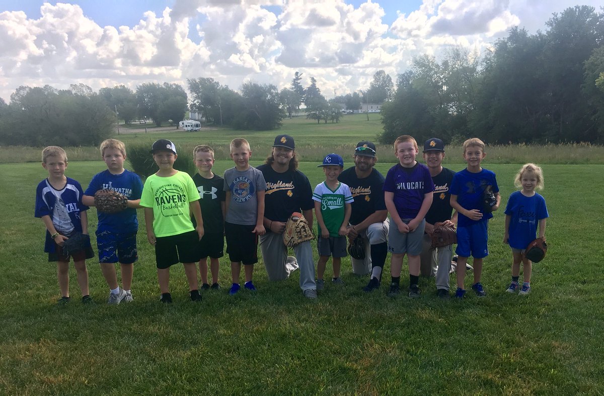 jkb08's tweet photo. Thanks @Scottie_BSB for making Masons day and surprising him at his birthday party. https://t.co/kracC1FkNx