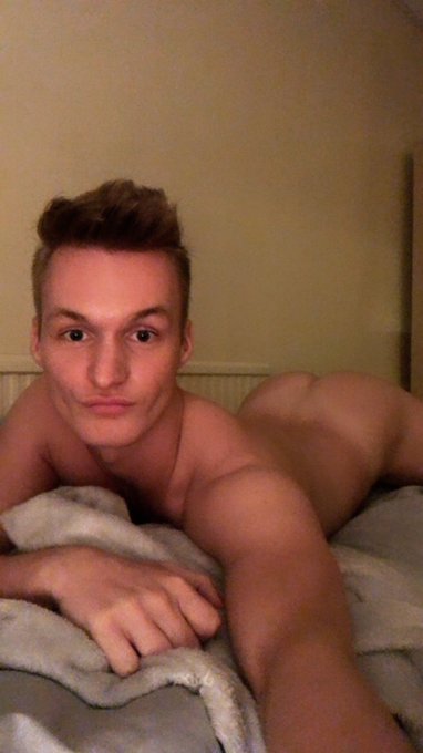 You all made me feel so loved when I said I’m gunna leave Twitter think you deserve an ass shot ? https://t