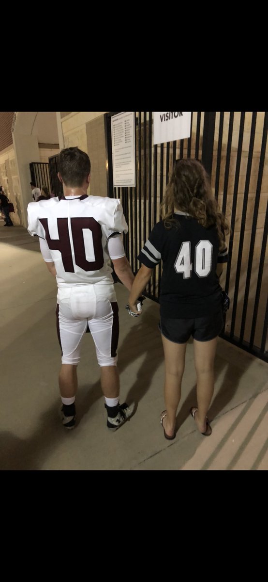 erinmomto4's tweet photo. It’s GAME DAY!! 🏈❤️ #GoOilers #ItsOn #my40 https://t.co/Xxp9wxFFrc