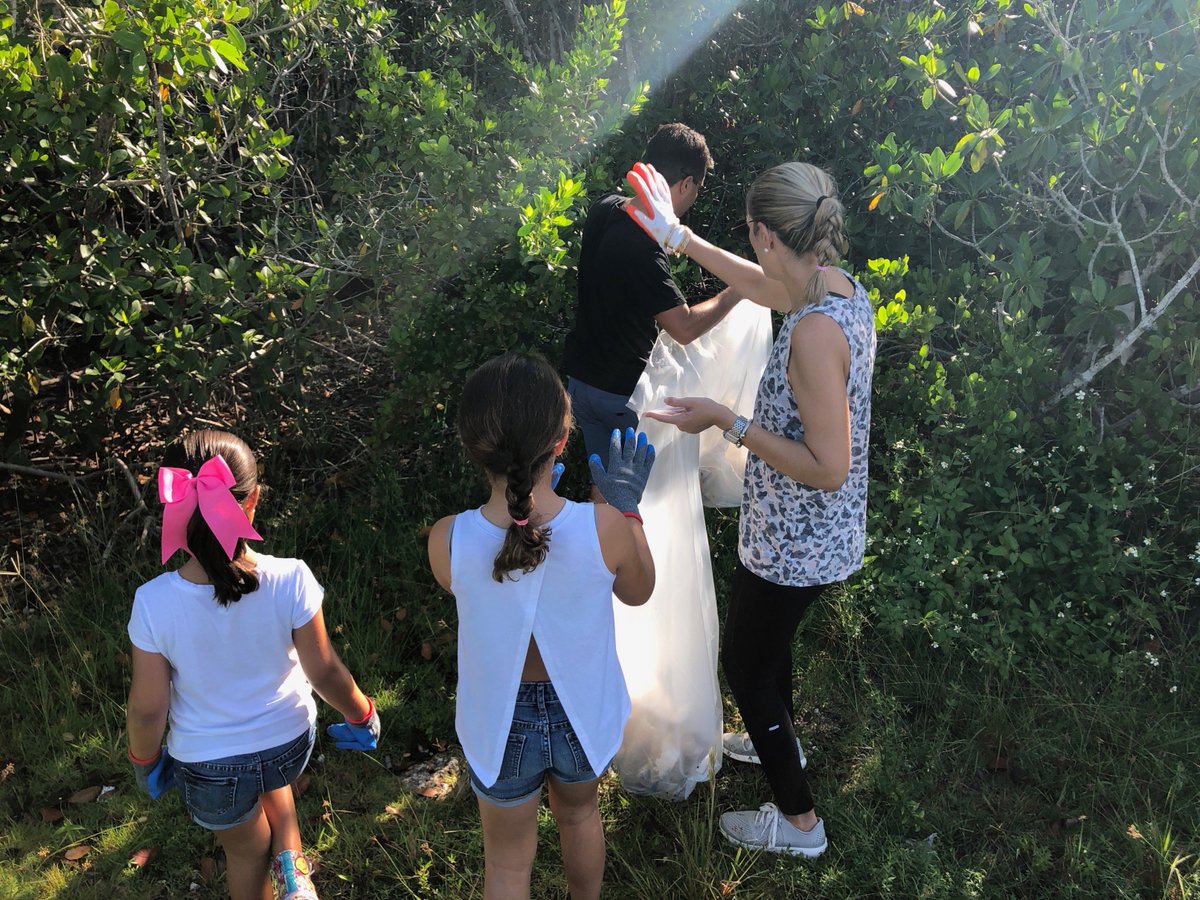 CLCurbelo's tweet photo. Our family had an awesome time this morning with @MDCPS @MDCollege @SASWhiteTigers students at Black Point Park & Marina for #CleanUpDay #CleanUpMiami. We collected over 16 pounds of plastic, glass, and other trash. Stop littering our oceans! #FL26 @CityofHomestead https://t.co/yV8myAaASR