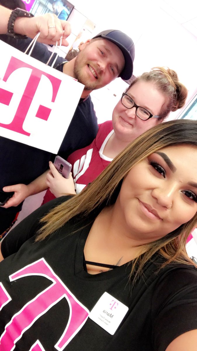 ExclusiveMaria1's tweet photo. Goodbye Verizon! 2 TFB ONE plus family with BOGO Samsung S9+ P360,Case,Screen Protecter &amp; Pop Socket on both!!!!!! #CustomerObsessed #goodbyeverizon #hellotmobile https://t.co/ic7Gx6r3UQ