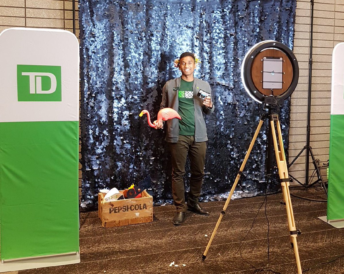 Very proud to support <a href="/CityofEdmonton/">City of Edmonton</a> City Wide Welcome for post-secondary students! Fun photo booth capturing memories with @CharliemaineM #TDintheCommunity