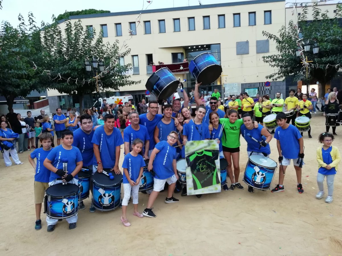 sommaurina's tweet photo. 8°NO ATABALADA!🎶
Moltes gracies @NoMatabalis sou molt grans!!!!👏👏
#sommaurina #batucada #percusion #azules #blue #FMCodines18 https://t.co/rU9Pk1yUAN