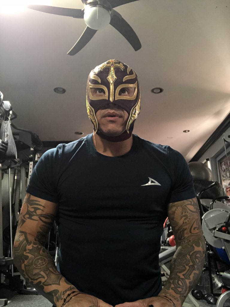 Rey Mysterio - Gracias @pirma_oficial por consentirme siempre al