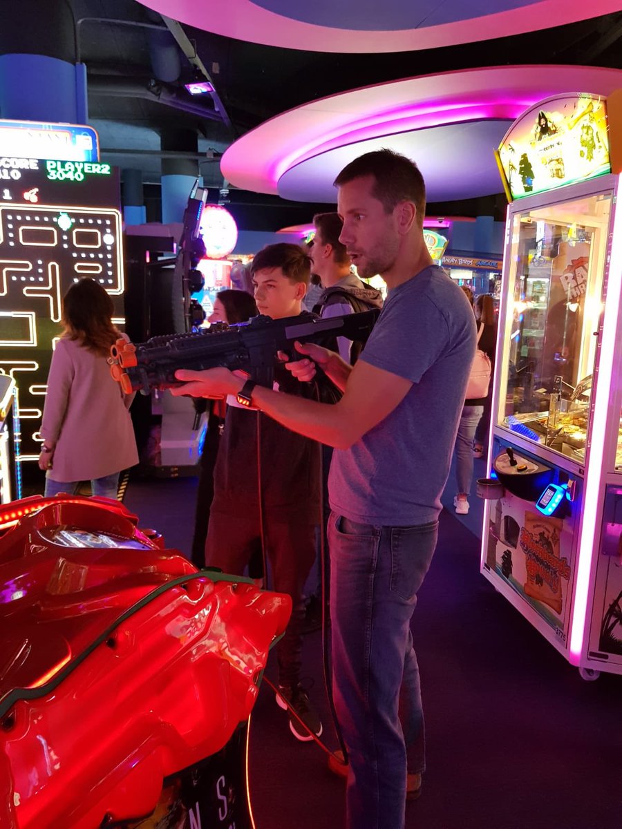 SS_TimKool's tweet image. Vanavond hadden we een gezellig personeelsuitje in Rotterdam. Dit keer een wat kleine groep maar dat mocht de pret niet drukken. Naar de escape room " the missing ", de spelletjes hal &amp;amp; wat lekkers eten en drinken kunnen wij zeggen het was een geslaagde avond.💪🏻