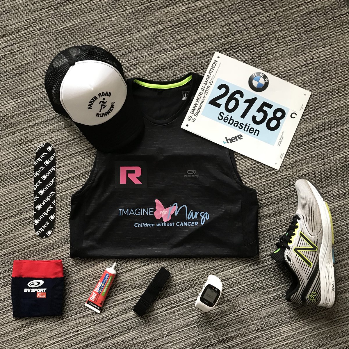 Paris_R_Runners's tweet photo. 🇬🇧 Berlin, DE
📍Schöneberg, Km 22
🏅@berlinmarathon
🔲 26158
🦋 @ImagineforMargo
🏴 @runandfreedom
⌚️ @Polar_France
🍫 @OVERSTIMS
👟 @NewBalanceFR
〰️ @compexfrance
🎽 @Kalenji
👢@BVSport_FR
🧢 #PRR
☀️ ✅
🌧 🚫
🏃🏻♂️ @Seb_Le_Goc
➡️ Ready !
#Berlin42 #I4M #FlyThe6 https://t.co/IsfwNH1oQC