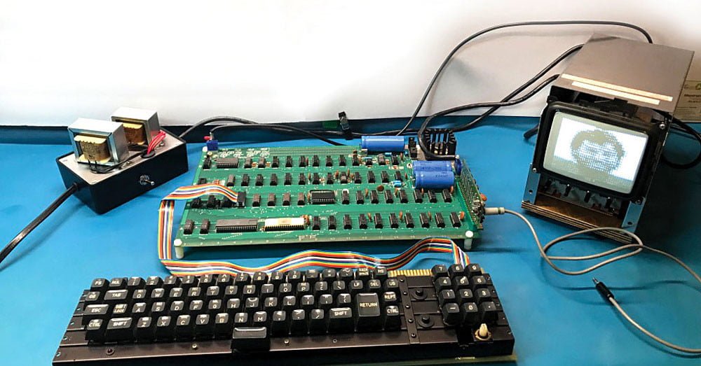 AuctionEngine's tweet image. Want a piece of tech history? A fully functional Apple-1 computer is up for auction. The  Apple-1 was the computer that started it all, it was one of the very first fully assembled personal computers. Do you remember when computers first came out? zurl.co/TkC1