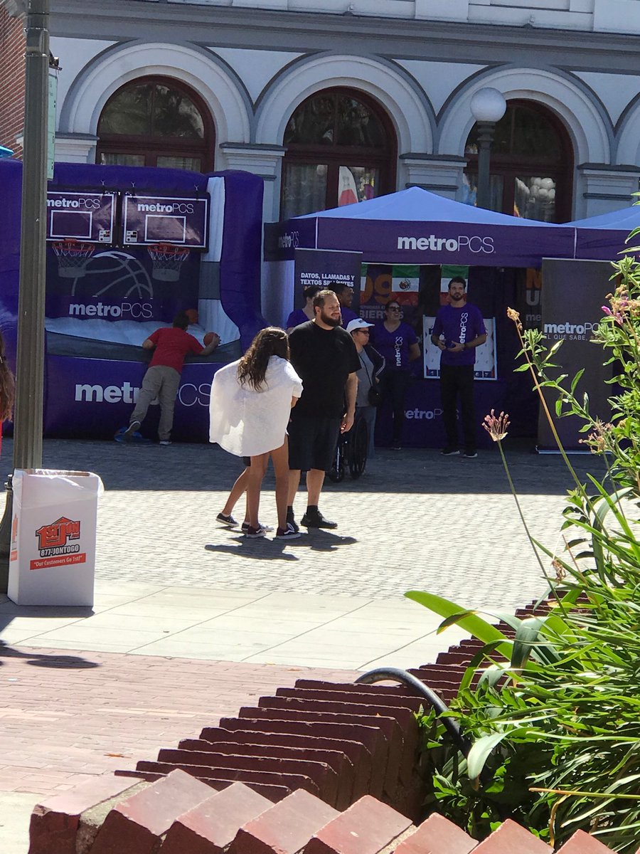 Hey Metro where are your customers? Oh yeah they are at our booth buying our products!!!! ⁦<a href="/Jenhustle976/">Jen Villalobos</a>⁩ ⁦<a href="/LM_Pigeon/">lm_Pigeon</a>⁩ ⁦@yolleen_spg⁩