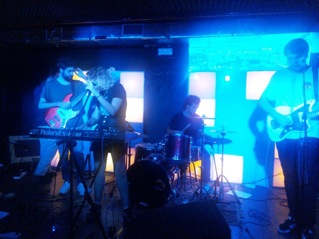 Pues al final nos hemos dejado liar por los consejos de <a href="/thecrabapples/">The Crab Apples</a> y nos hemos venido a ver a <a href="/wearekeems/">Keems</a> al <a href="/MaravillasClub/">Maravillas Club</a>. ¡Y a <a href="/dharmacide/">dharmacide</a>!