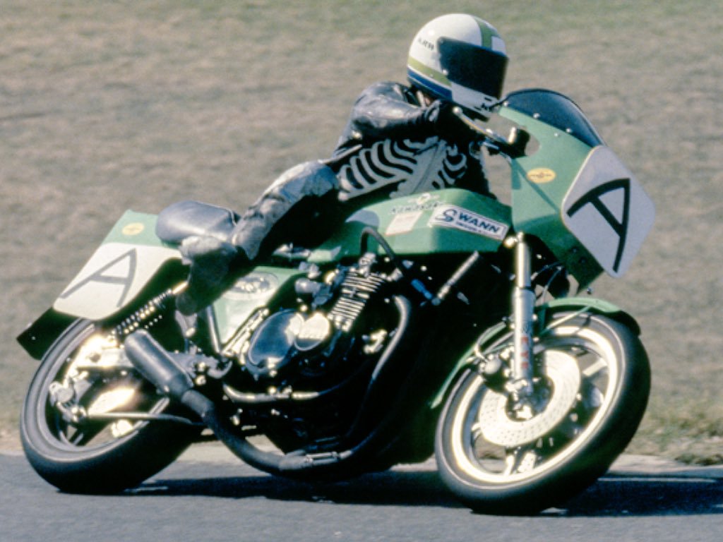 popsyosh34's tweet photo. Dave Aldana #Z1R #OldSchoolRacing #situpandbeg #Bones 🇺🇸🏁 https://t.co/hJJeLkEJR0