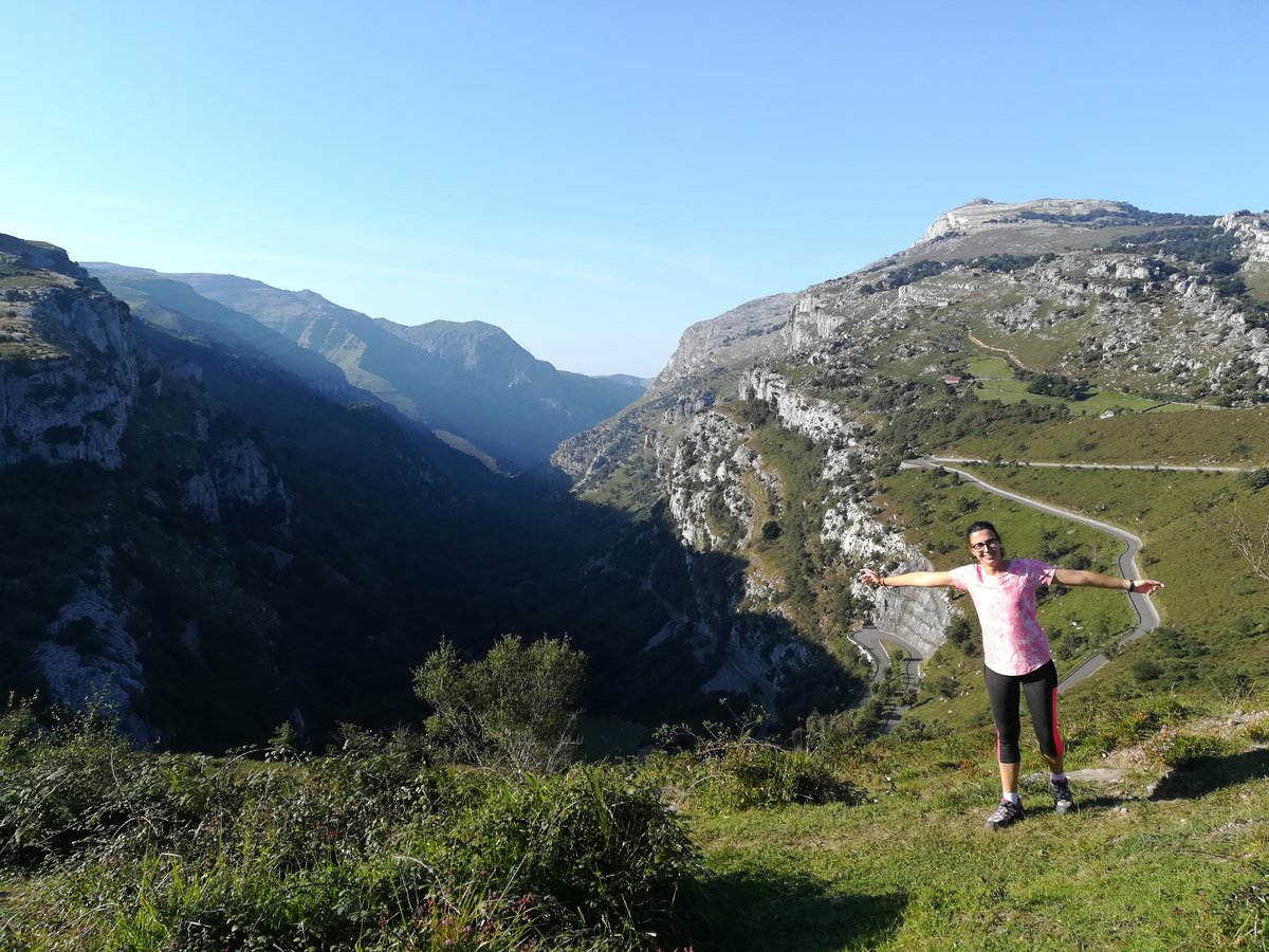 Rareal92's tweet photo. Se acabó nuestro día, el Día de Cantabria, y que mejor forma que pasarlo andando entre sus valles. Que suerte tuvimos al nacer en este paraíso! #BienAparecida #ColladosDelAsón https://t.co/9qlUxjy9tJ