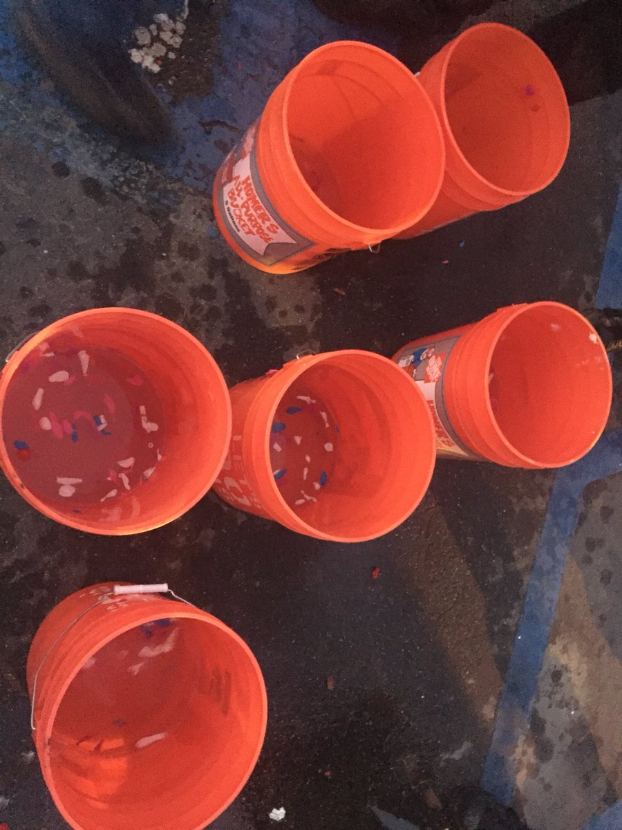 DaisAsh's tweet photo. Each department of the 2nd shift @MiraLomaSDC team competed to see which leader could catch the most water balloons thrown by their associates. Good job to @RosaRuiz_HD5645 and her team for winning! @DannySanchez_HD @Jimmyhayes6007R @THDJon_RHRM @thdmikemcd @eschoenTHD #PARevent https://t.co/zMOfV3Oanu