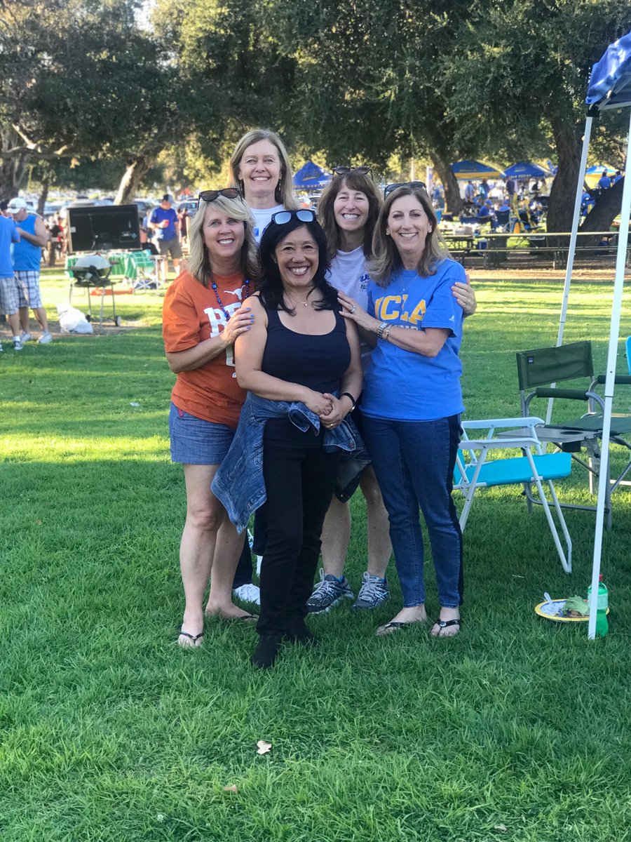 LauraEHenderson's tweet photo. Class of 1982 and 1983 # https://t.co/ChR9cnTMws