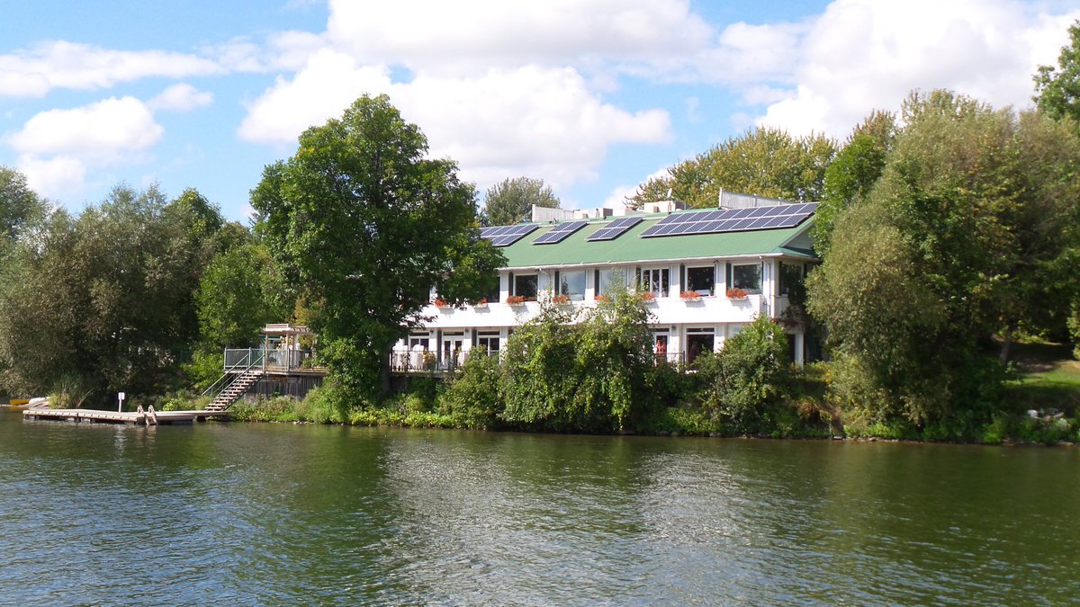 DoetsReizen's tweet photo. Elmhirst's Resort in Ontario is een heerlijke plek om samen of met het hele gezin te ontspannen. Er zijn voldoende activiteiten en Hearthside Dining Room serveert de lekkerste gerechten. Puur genieten! @JanDoetsReizen @ElmhirstsResort #Keene #Ontario #canadiansignatureexperience https://t.co/v47YBdUefz