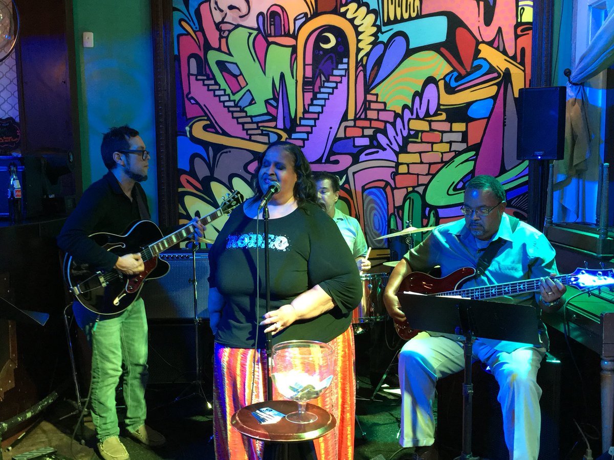 OnThreeband's tweet photo. Last night was amazing! #houston #jazz #livemusic #guitar #ibanez #bass #marcusmillerbass #on3 #music #drums #slingerland #vocals #mikeseybold #derekroy #jamesmorado #kimberlyroy #followus #doingwhatwelove #htown #houstonmusic #fun #fridaynight #bossanova #cafeza #wine #cafe https://t.co/Vi2YZrJua1