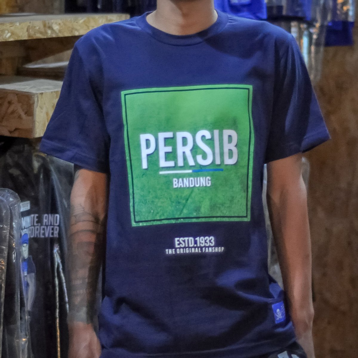 Banyak barang baru di toko, silahkan biar lebih mesra bisa kalian cek di instagram fanshop original...