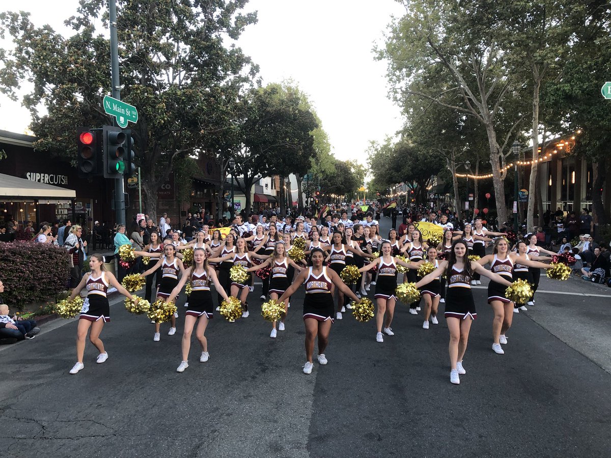 NorthgateSpirit's tweet photo. Such a great night at the Twilight Parade! Northgate dance &amp; cheer brought the spirit! Shout out to @NGHS_Football for the support tonight!! @nhsbroncos #unified #broncostrong #northgatespirit https://t.co/xyRv7HL44e