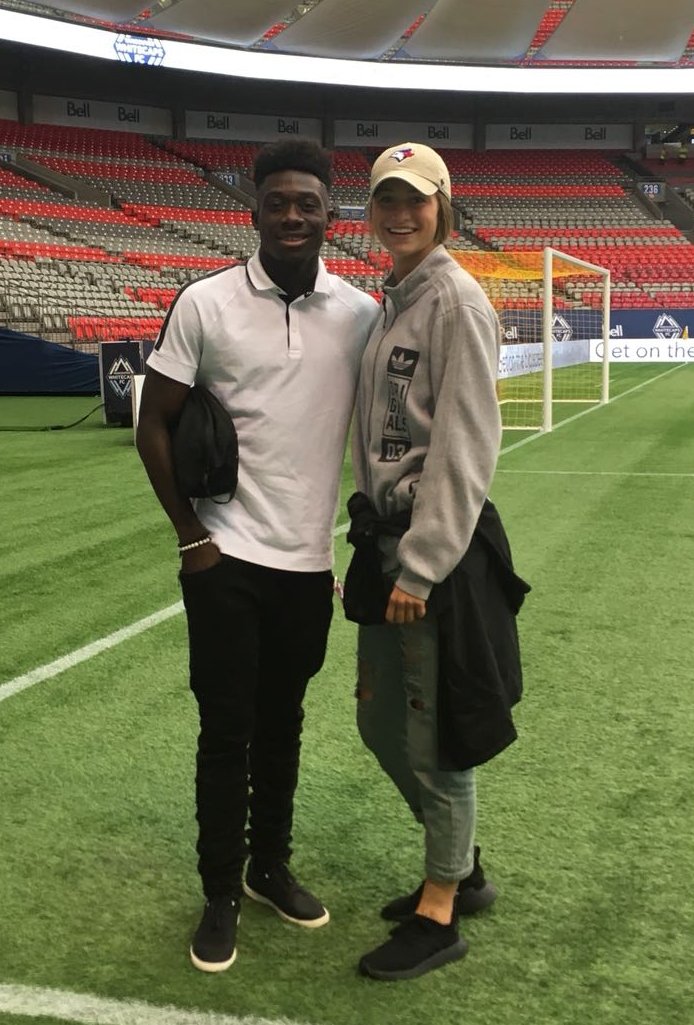 Video Bayern S Alphonso Davies Swaps Clothes With Psg S Jordyn