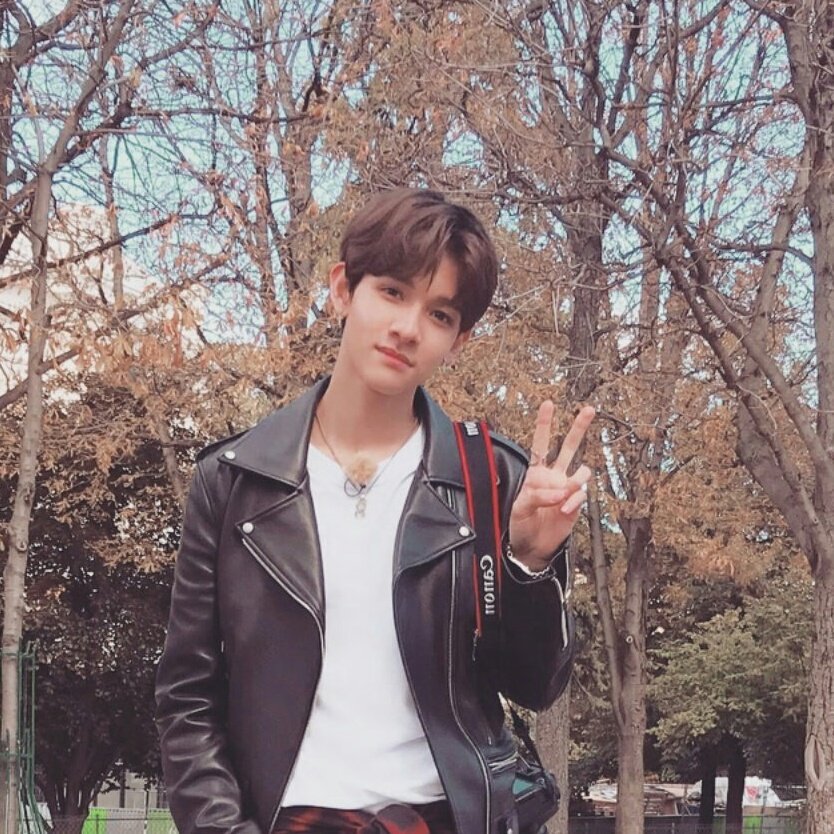 zuka033's tweet photo. First collab with chungha!
First web variety show photo people!
First cf MD'S PICK
first cf with others produce bro
Im really glad for muel, he always do his best in what he want!
#Samuel #samuelGA https://t.co/HfBPpHu7EU