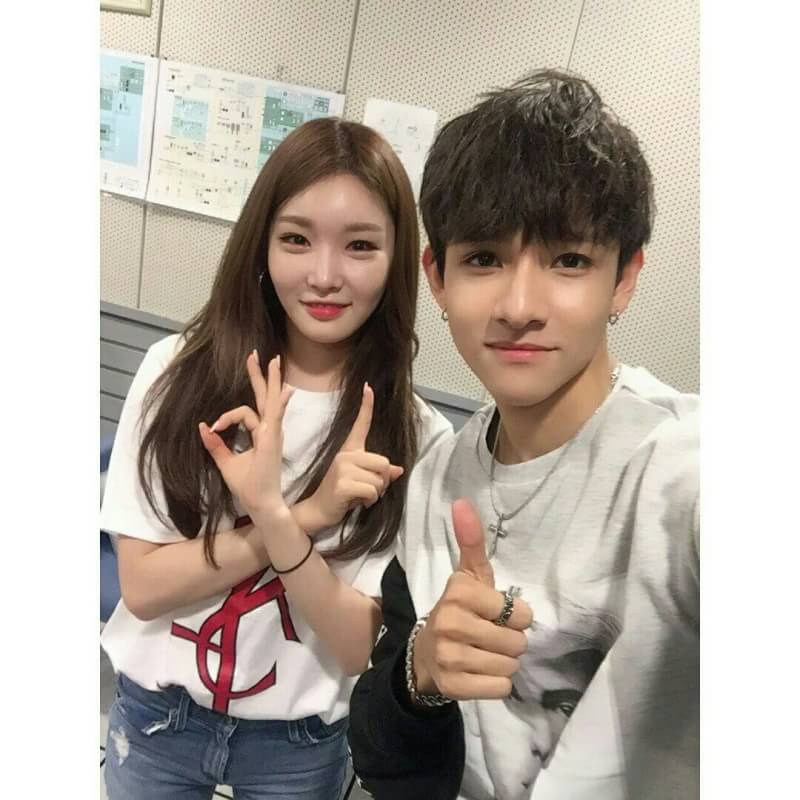 zuka033's tweet photo. First collab with chungha!
First web variety show photo people!
First cf MD'S PICK
first cf with others produce bro
Im really glad for muel, he always do his best in what he want!
#Samuel #samuelGA https://t.co/HfBPpHu7EU