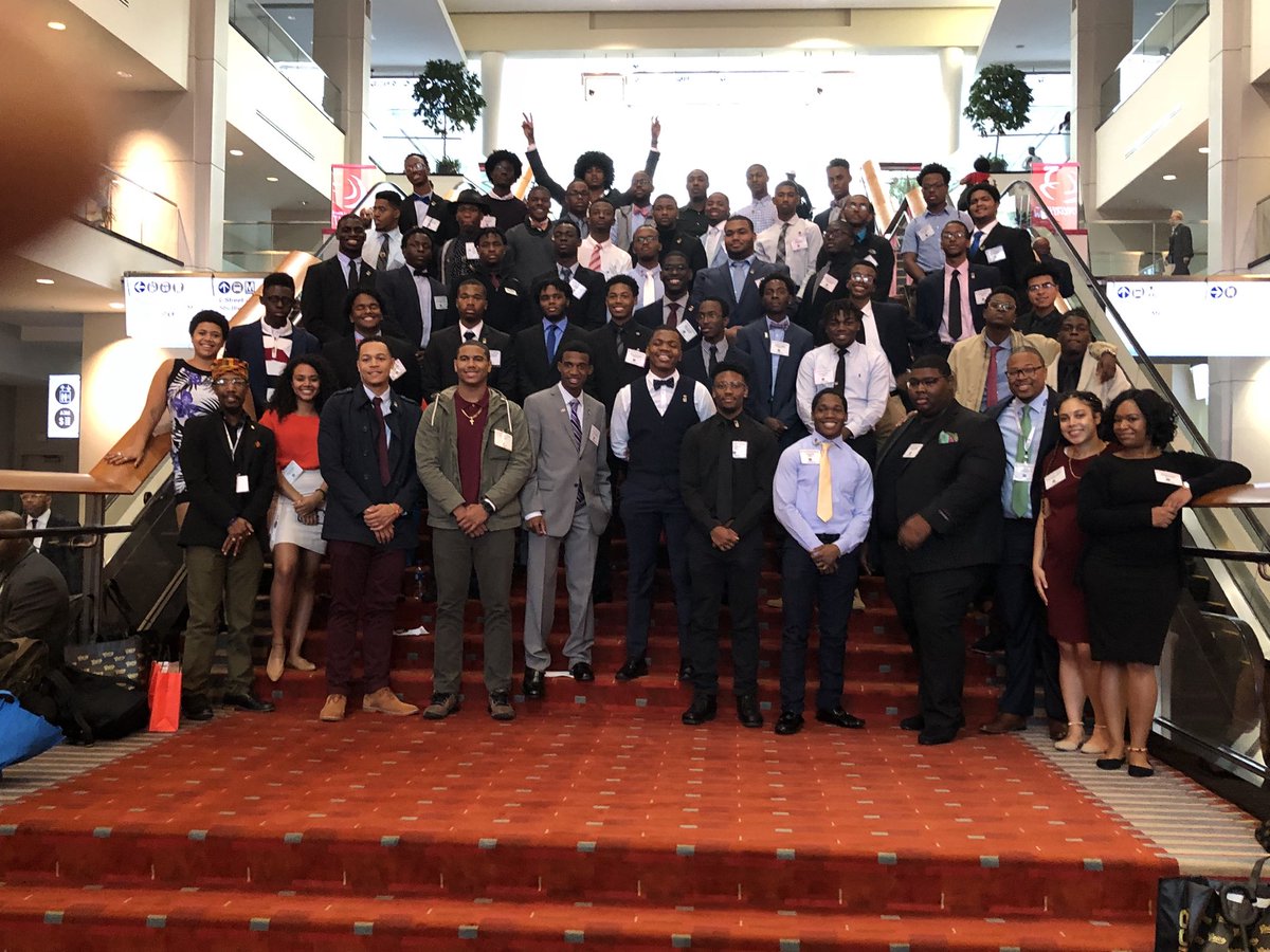 UConnScHOLA2RS's tweet photo. We are armed with the information and knowledge to pursue our purpose as well as excel this semester! Thanks @CBCFInc! #CBCALC2018 @UConnFYP @UConn @UConnFoundation #pursuingpurpose #bestLCdays https://t.co/kgXq3WvWLZ