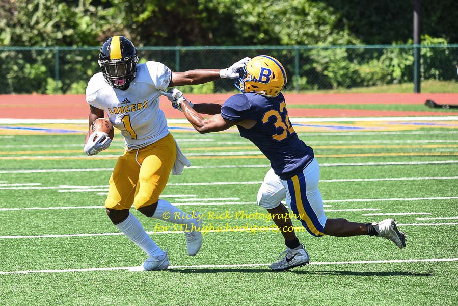 RickyRick_Photo's tweet photo. 9/15/18 - @LuSo_Football and @JBSAthletics in Saturday afternoon #football More photos and article at @STLhssports #lutheransouth #lshs #johnburroughs #bombers #lancers #314prep #action #photography #photos https://t.co/asiyNJkg1F